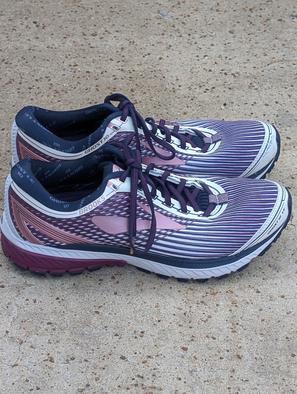 Brooks Ghost LE 10 Sneakers Women Size 9.  Excellent Pre-Owned Condition. - Picture 3 of 14